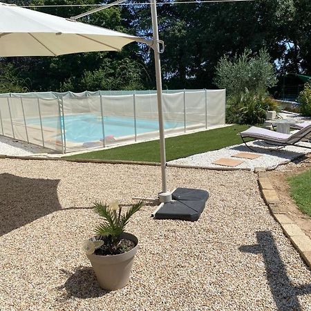Au Mazet Du Parc Bed & Breakfast Ledenon ภายนอก รูปภาพ