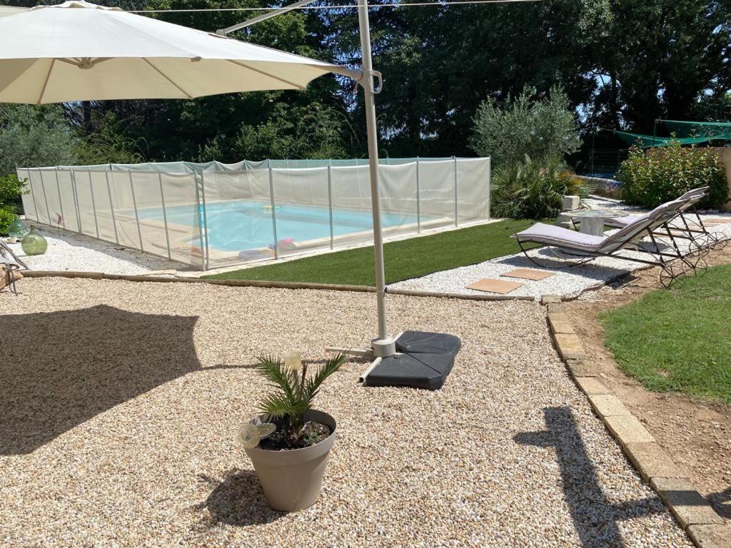 Au Mazet Du Parc Bed & Breakfast Ledenon ภายนอก รูปภาพ